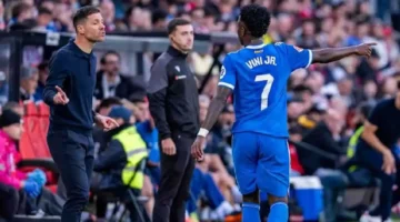 فينيسيوس يسخر من تشابي ألونسو بطريقة غير متوقعة (فيديو)